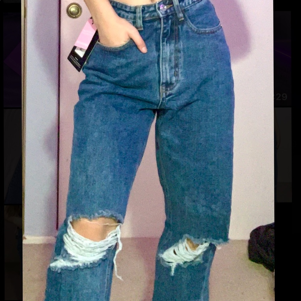 Dark wash knee rip mom jeans - prettylittlethings